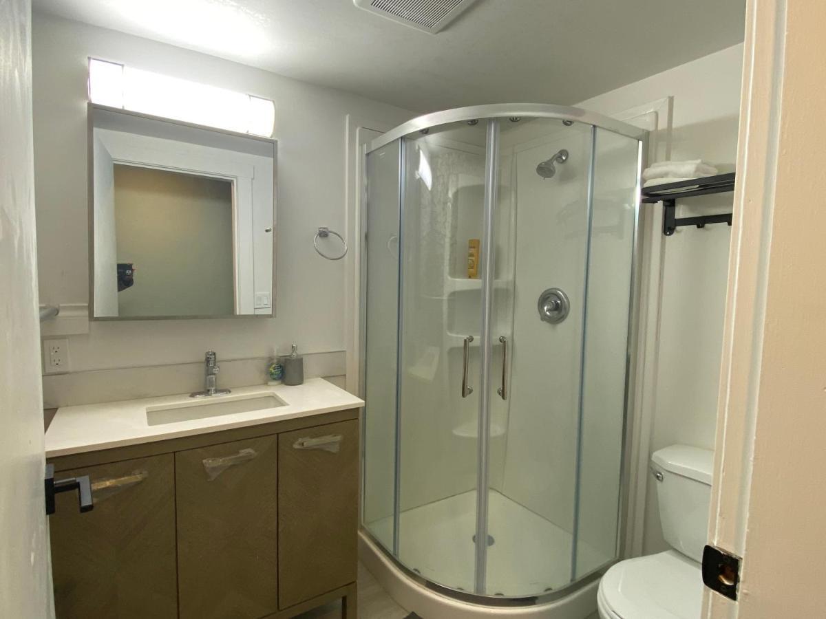 Hudson Homes Bnb Saanich Exterior photo