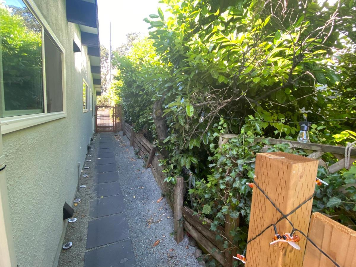 Hudson Homes Bnb Saanich Exterior photo