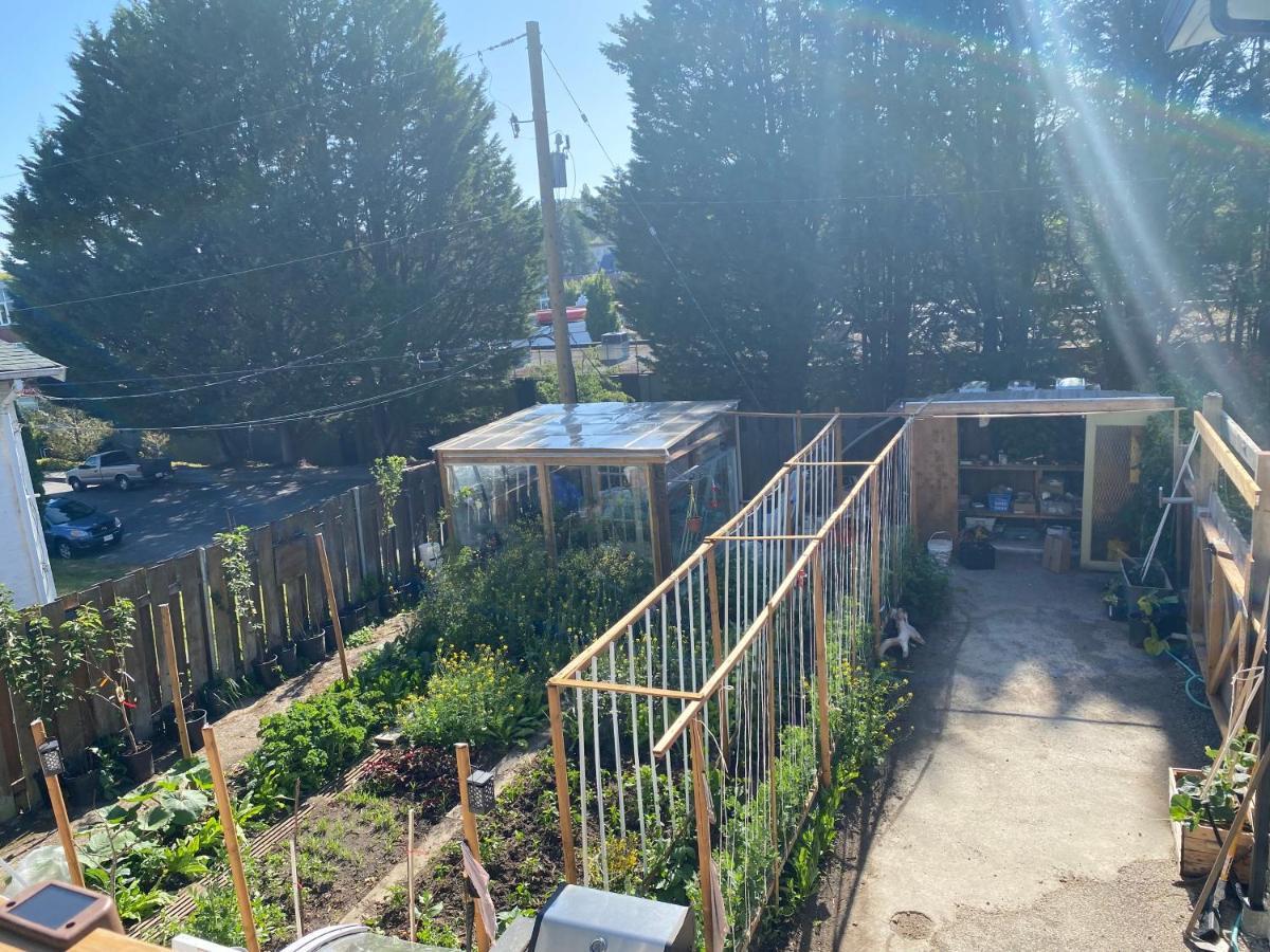 Hudson Homes Bnb Saanich Exterior photo