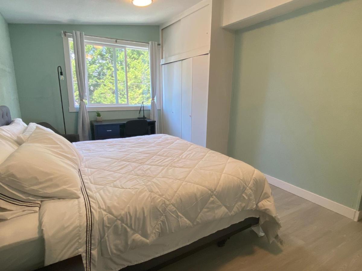 Hudson Homes Bnb Saanich Exterior photo