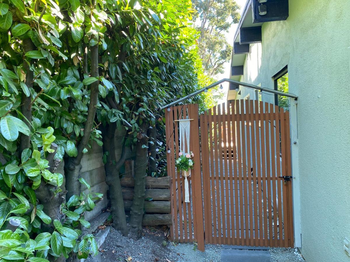 Hudson Homes Bnb Saanich Exterior photo