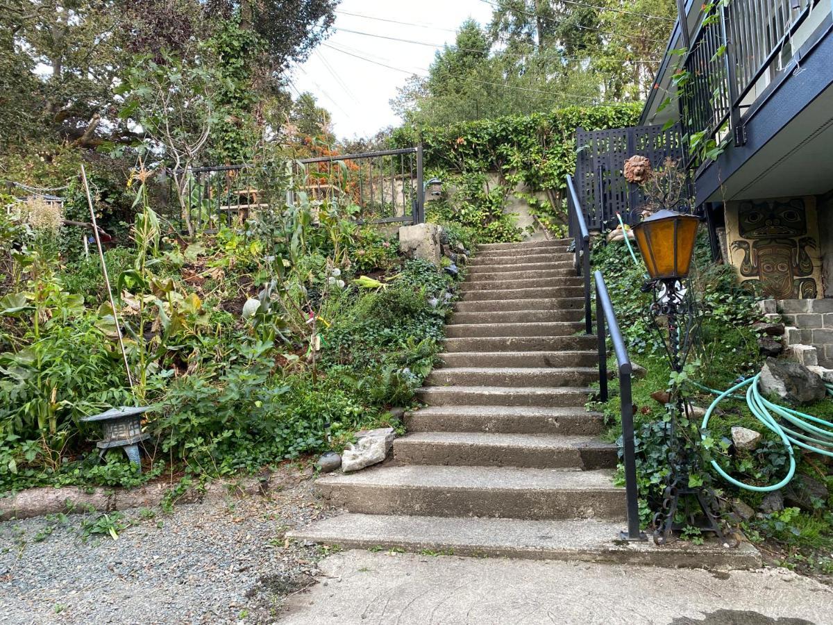 Hudson Homes Bnb Saanich Exterior photo
